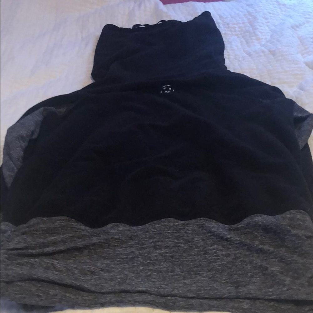 Luluemon pullover size 8 - Picture 2 of 3